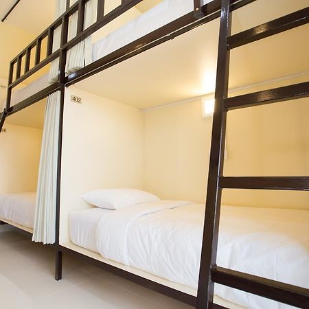 V Canggu Dormitory Екстер'єр фото