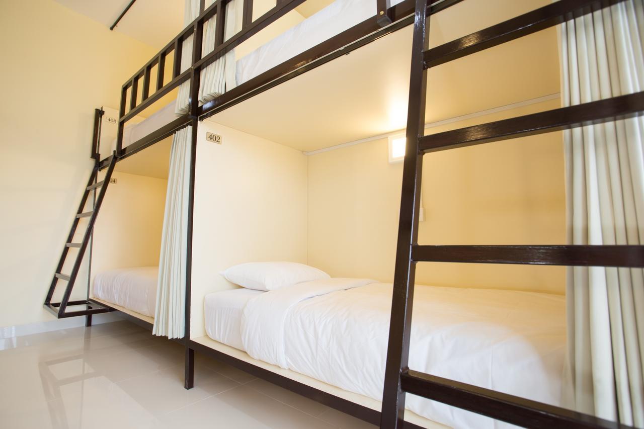 V Canggu Dormitory Екстер'єр фото