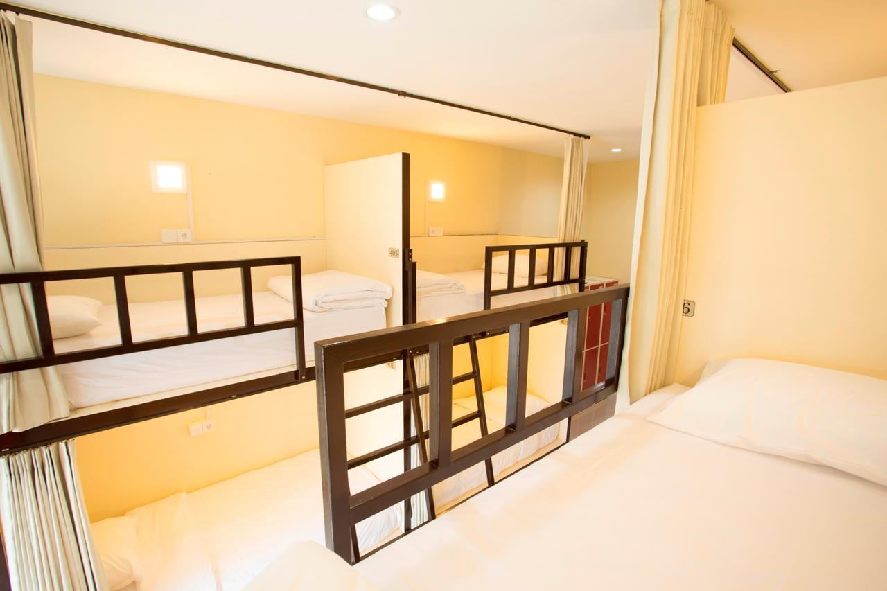 V Canggu Dormitory Екстер'єр фото