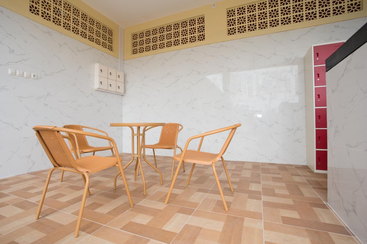 V Canggu Dormitory Екстер'єр фото