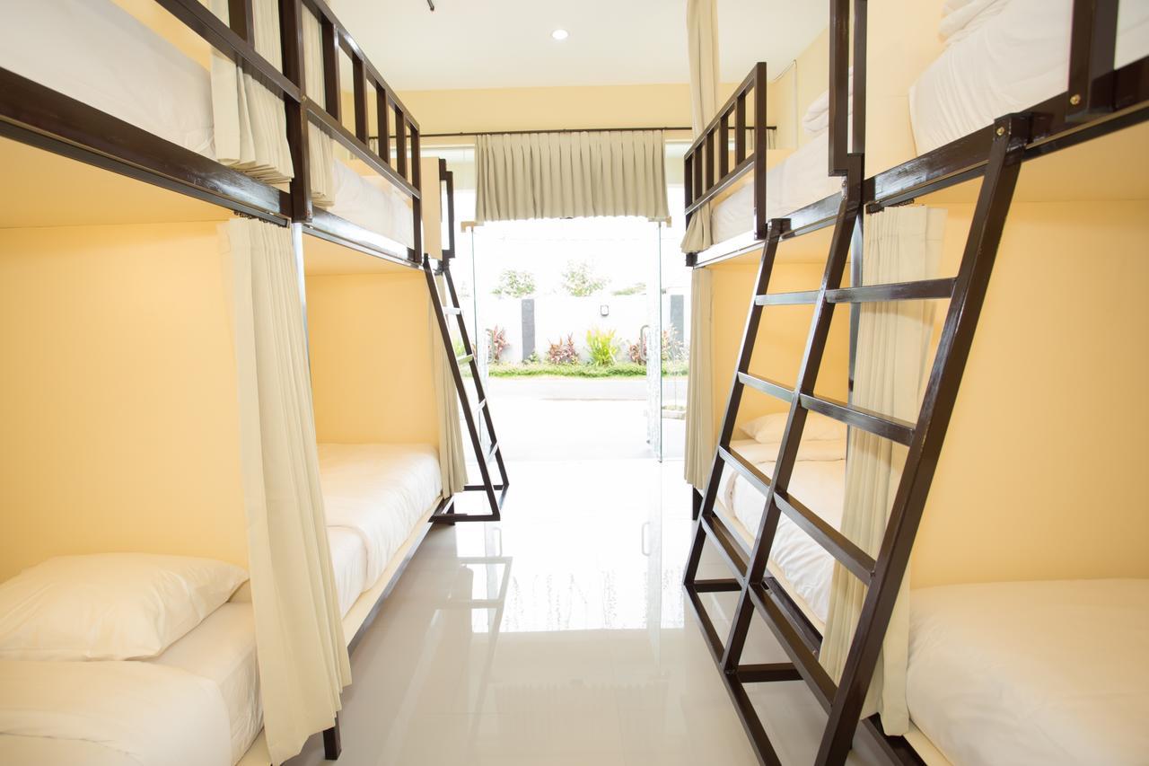 V Canggu Dormitory Екстер'єр фото