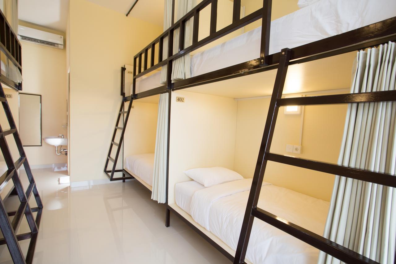 V Canggu Dormitory Екстер'єр фото