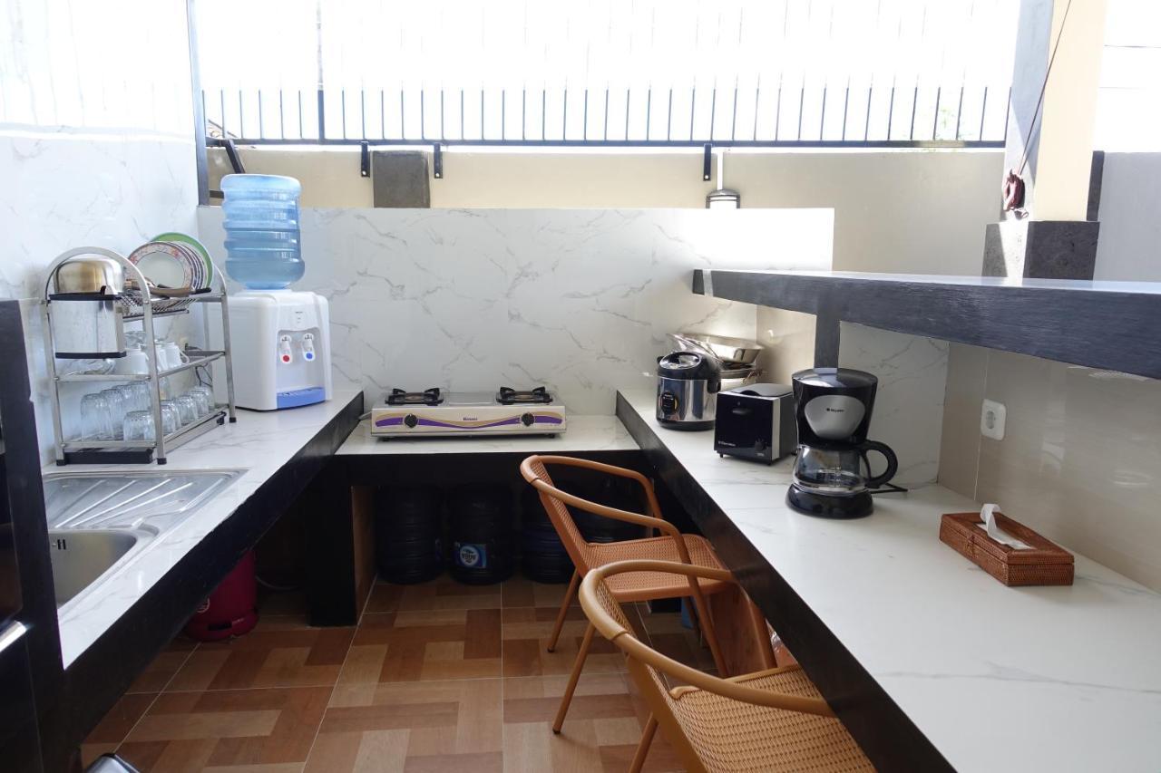 V Canggu Dormitory Екстер'єр фото