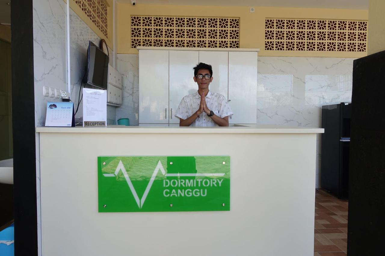 V Canggu Dormitory Екстер'єр фото