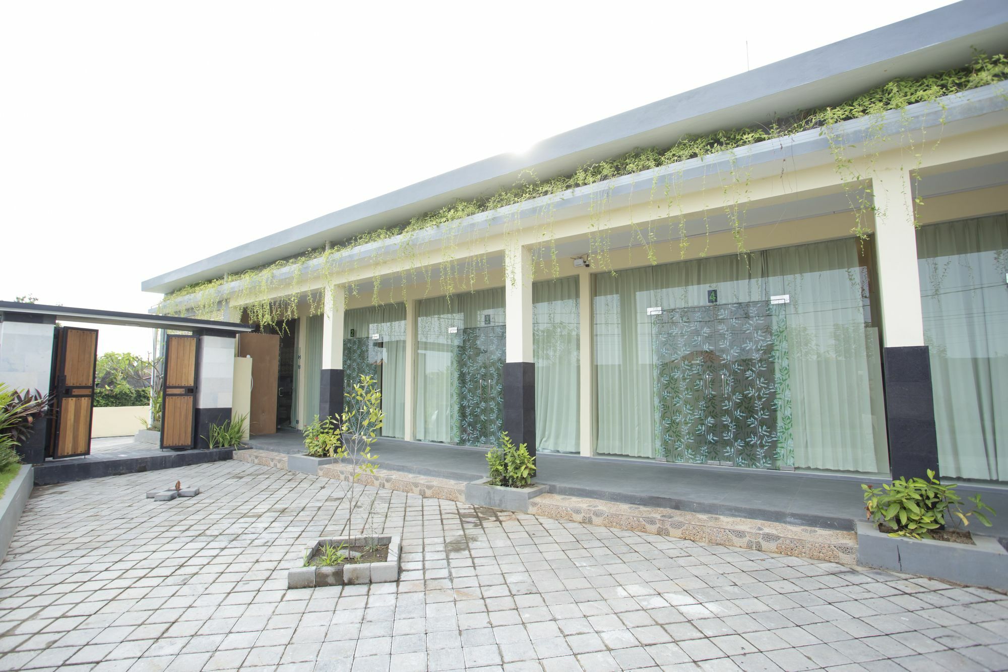 V Canggu Dormitory Екстер'єр фото